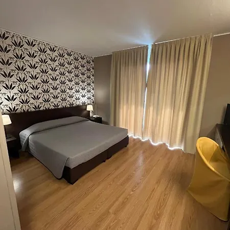 Отель & Castelli 4*