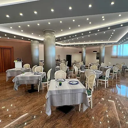 Отель & Castelli 4*